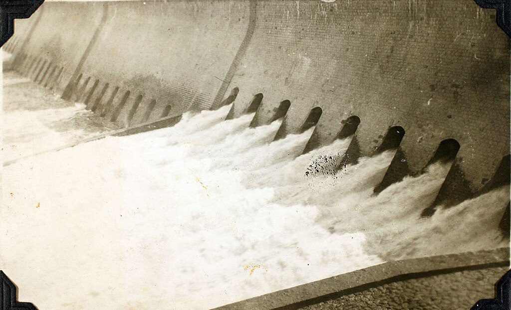 Tour a Asuán y Abu Simbel de 2 Días desde El Cairo, vista panorámica de la Presa Alta de Asuán, Egipto