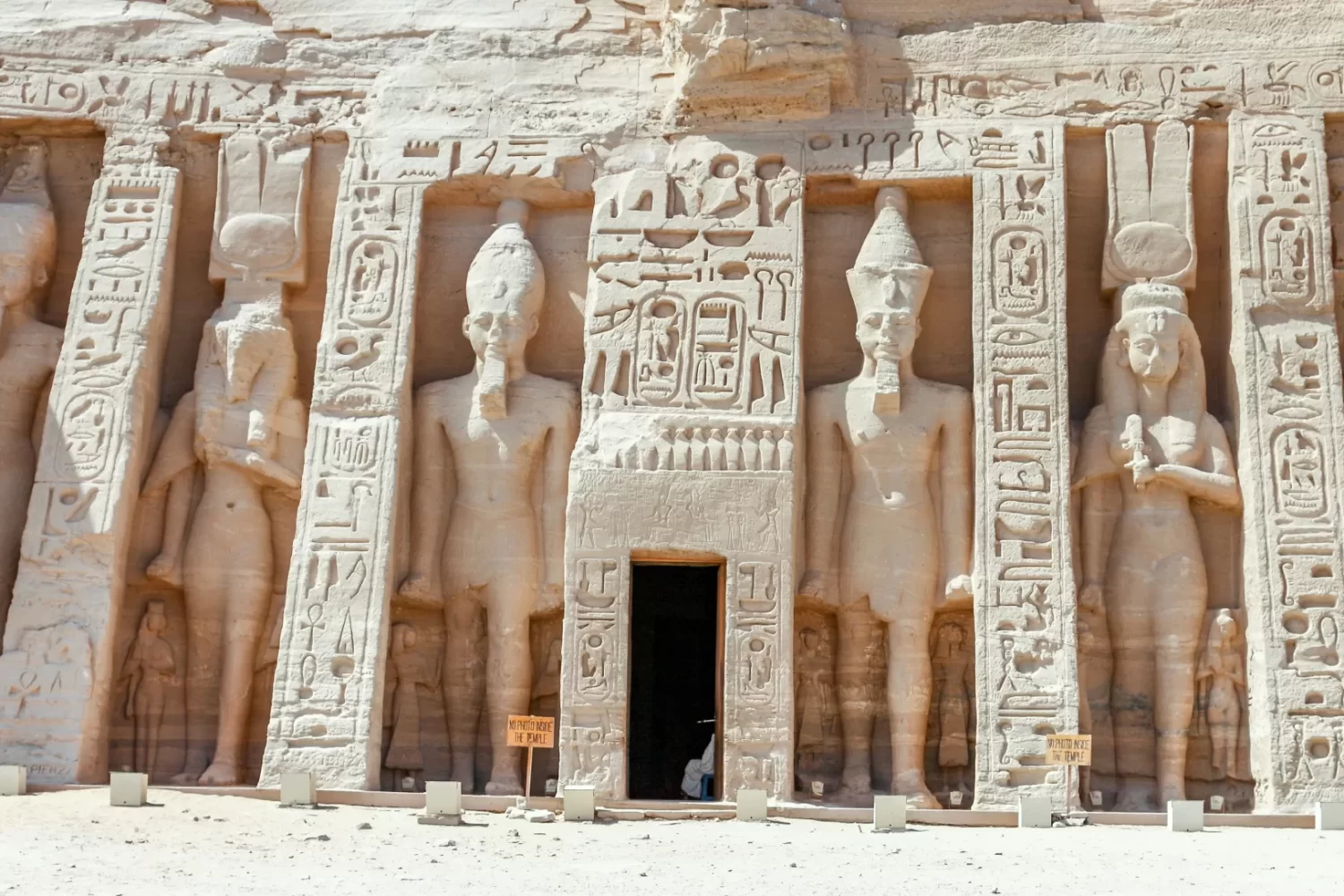 Tour Privado a Abu Simbel y El Cairo desde Luxor – Muestra del Templo de la Reina Nefertari