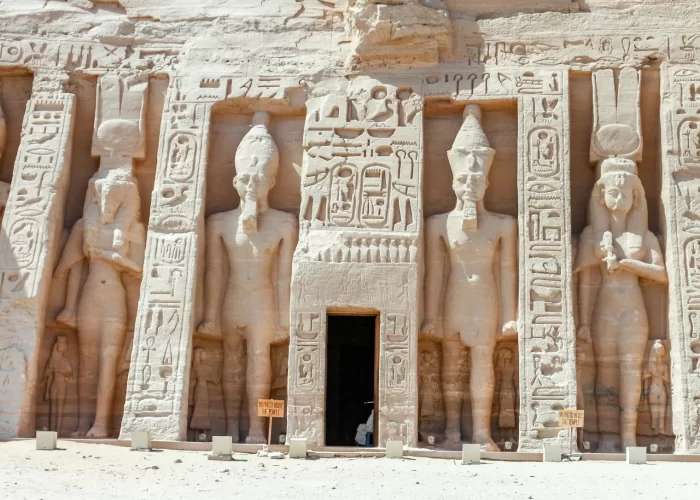 Tour Privado a Abu Simbel y El Cairo desde Luxor – Muestra del Templo de la Reina Nefertari