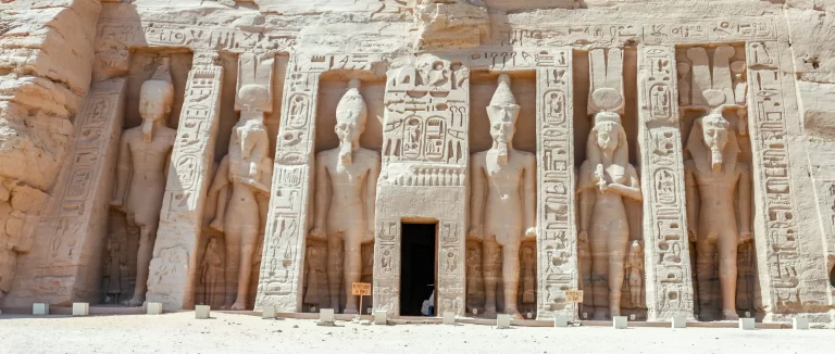 Tour Privado a Abu Simbel y El Cairo desde Luxor – Muestra del Templo de la Reina Nefertari