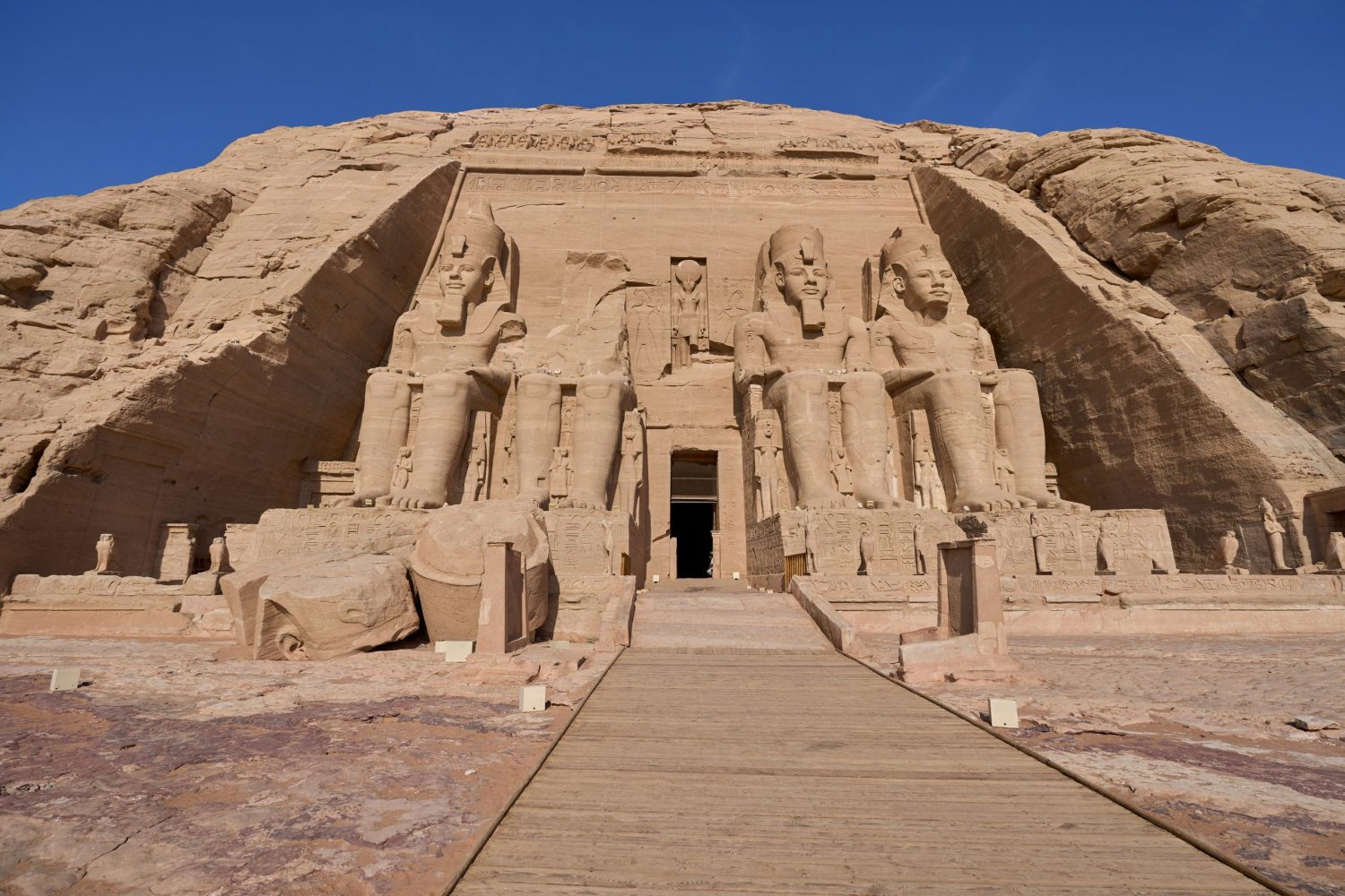 Tour a Asuán y Abu Simbel de 2 Días desde El Cairo, el majestuoso Templo de Ramsés II en Abu Simbel, Egipto