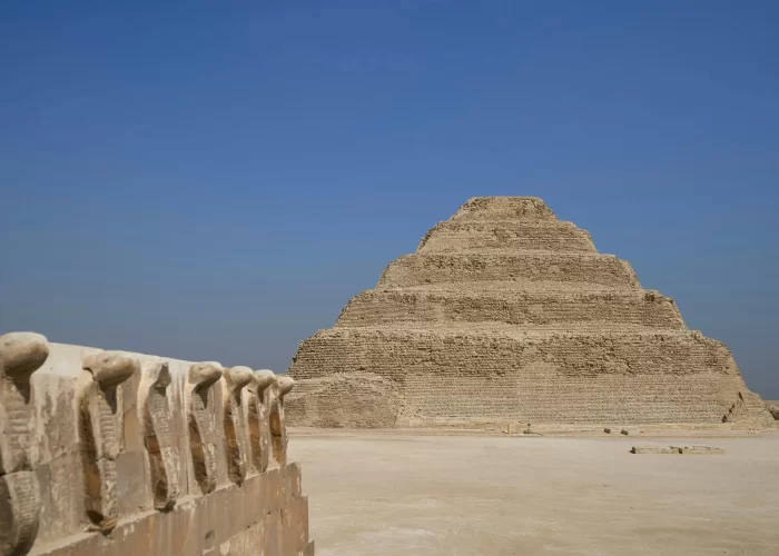 Tour a Guiza las Pirámides, Sakkara, Gran Museo y Menfis Privado de Un Día desde El Cairo – Pirámide Escalonada de Saqqara, Egipto