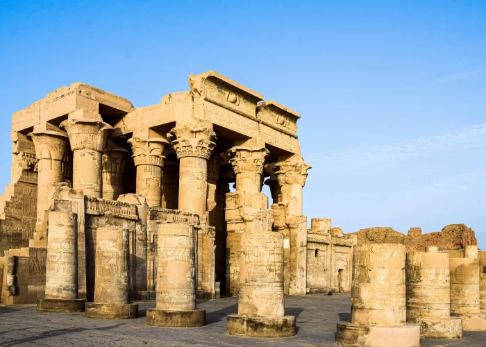 Crucero por el Nilo desde Gouna en 5 Días de Lujo – Templo de Kom Ombo, templo doble dedicado a Sobek y Haroeris