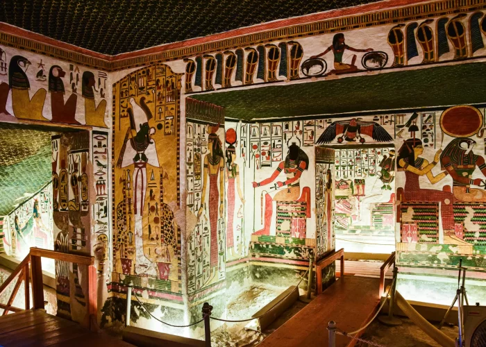 Viaje a Egipto 14 Días de Gran Lujo: Interior de la Tumba de Tutankamón en Luxor