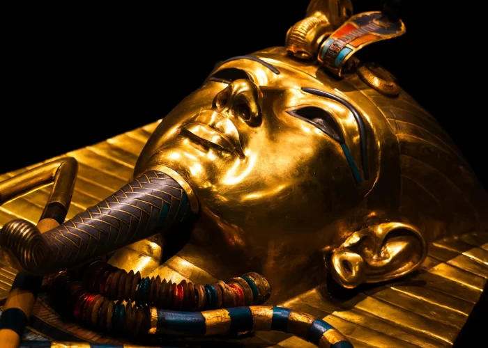 Tour al Museo Egipcio de Medio Día en El Cairo | Explora los Tesoros de Tutankamón, máscara funeraria de oro del rey Tutankamón expuesta en el Museo Egipcio de El Cairo