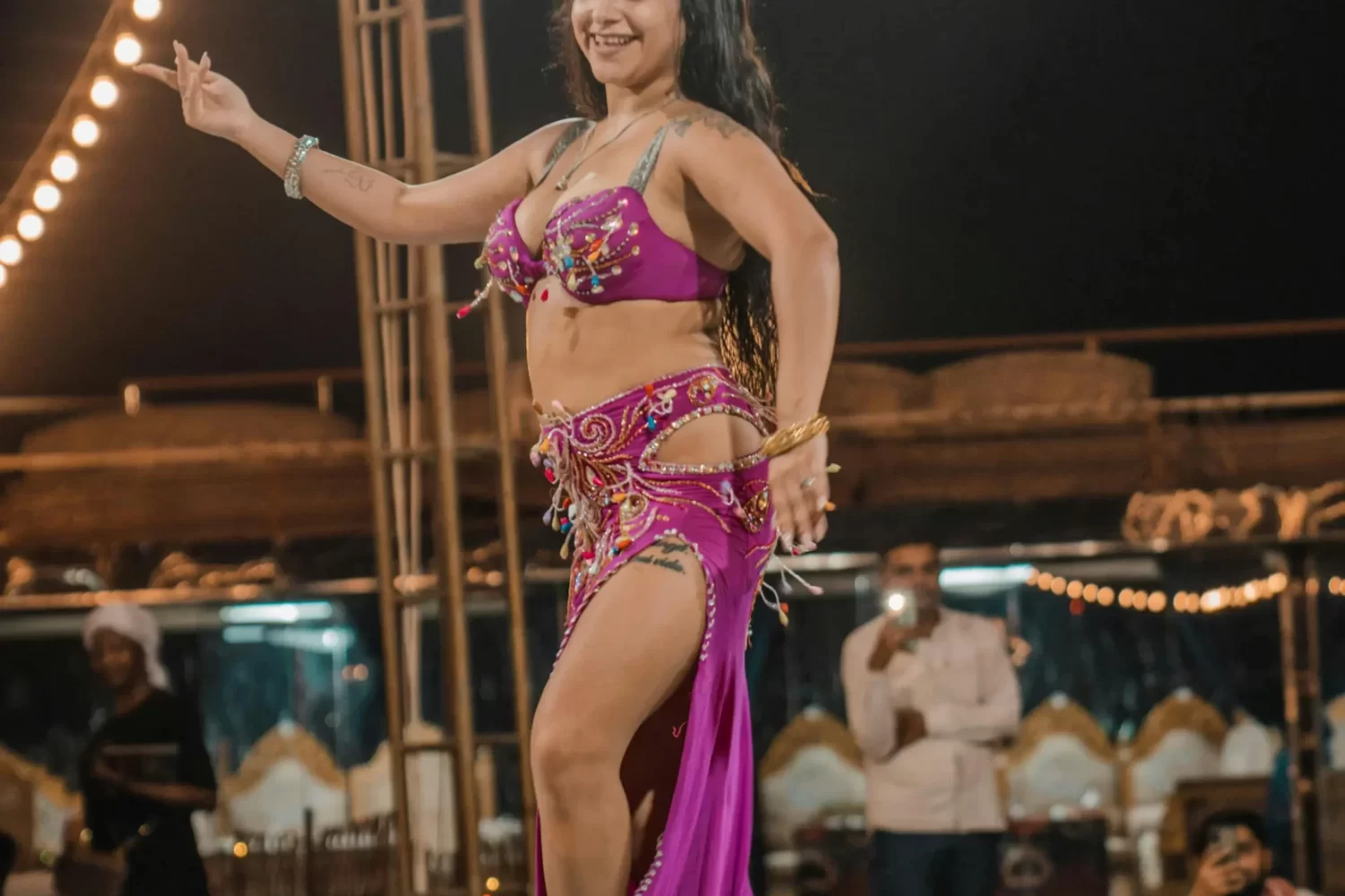 Cena Nocturna por el Nilo de Lujo en El Cairo – espectáculo de danza del vientre a bordo del crucero nocturno, cena buffet y show de Tanoura.