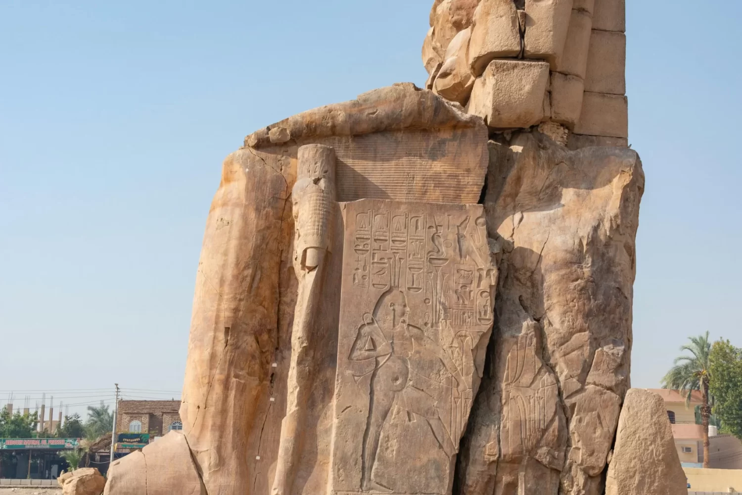 Viaje a Egipto Magnífico y Mar Rojo: 11 Días – Colosos de Memnón en la Ribera Occidental de Luxor.