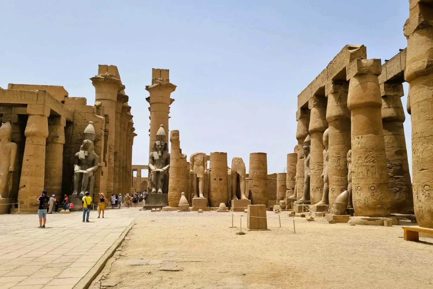 Viaje a Egipto 8 Días de Lujo visitando El Templo de Luxor, una de las joyas de Las Maravillas de Luxor.