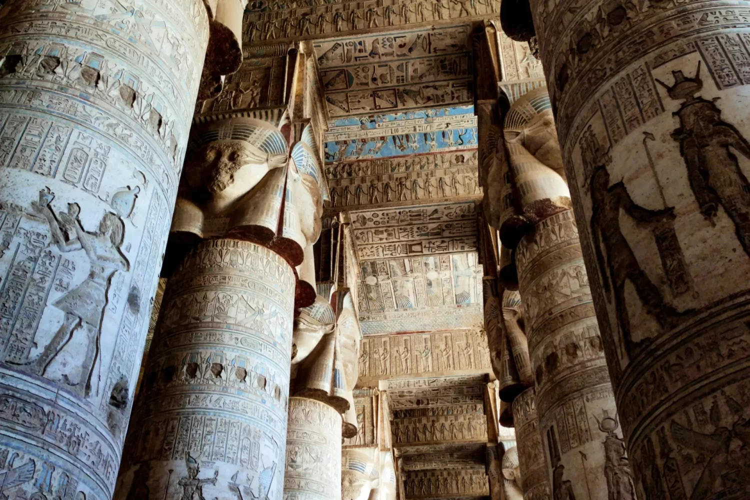 Viaje a Egipto 14 Días de Gran Lujo: Interior del Templo de Medinet Habu en Luxor