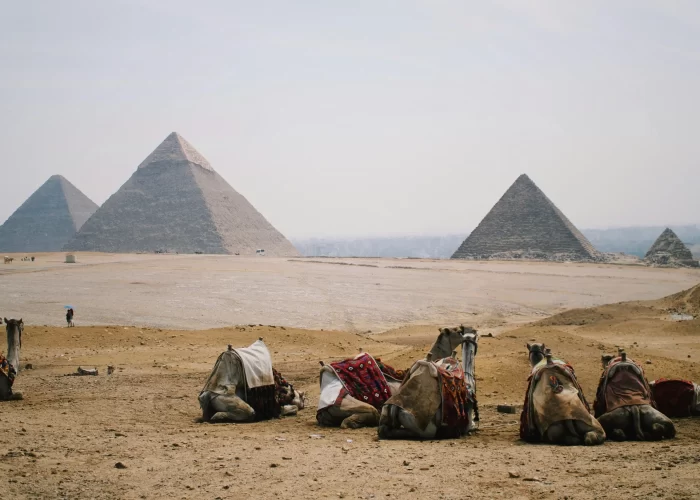 Viaje a Egipto Por 4 Días: Pirámides de Guiza en El Cairo – Majestuoso viaje con guía en español