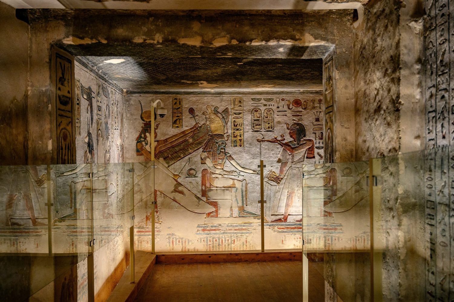 Excursión a Luxor en un Día: Valle de los Reyes en Luxor, necrópolis real del Antiguo Egipto con tumbas de faraones excavadas en la roca