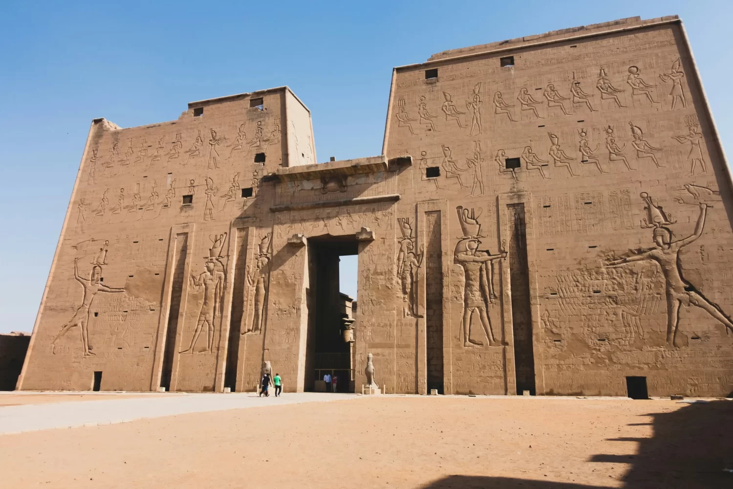 Tour a Kom Ombo y Edfu desde Marsa Alam – El Templo de Edfu, uno de los templos mejor conservados de Egipto