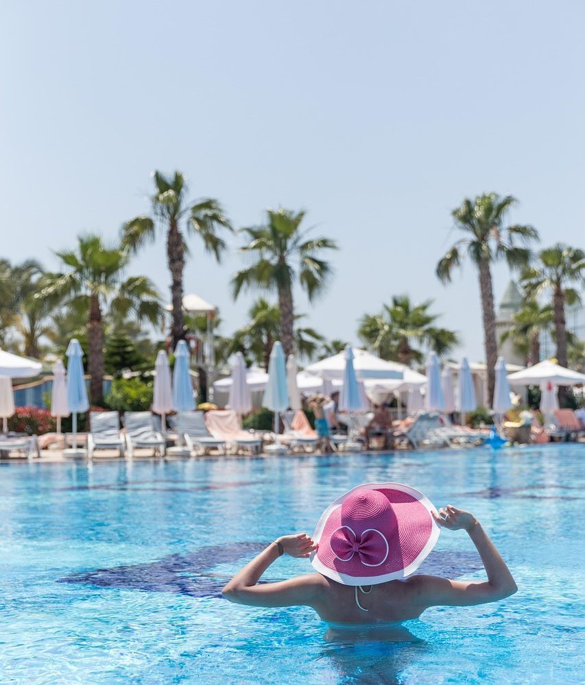 Excursión al Parque Acuático en Sharm El Sheikh: persona disfrutando en la piscina