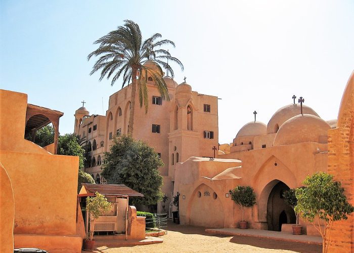 Excursión a Wadi El Natrón de Un Día desde El Cairo: murales y arquitectura del Monasterio de los Sirios en Wadi El Natrón.