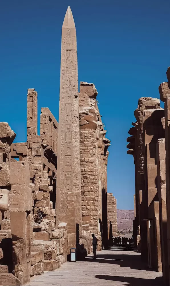 Crucero por el Nilo de Lujo en el Mövenpick MS Hamees | Obelisco Inacabado en Asuán, mostrando las técnicas de construcción de los antiguos egipcios.