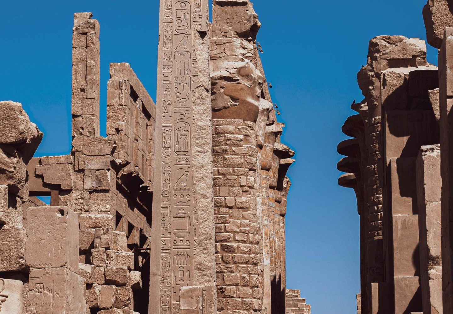 Viaje a Luxor y Asuán en 2 días: Valle de los Reyes en Luxor con tumbas reales y jeroglíficos del Antiguo Egipto