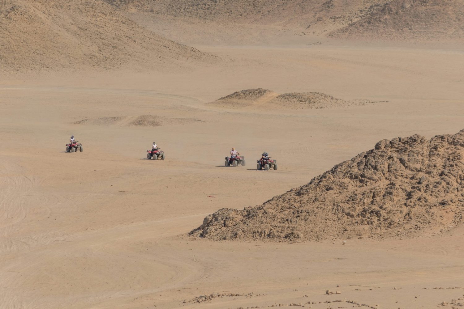 Safari en el Desierto de Makadi Por 1 Día: Paseo en Quad por el Desierto – Aventura y Experiencia Exclusiva