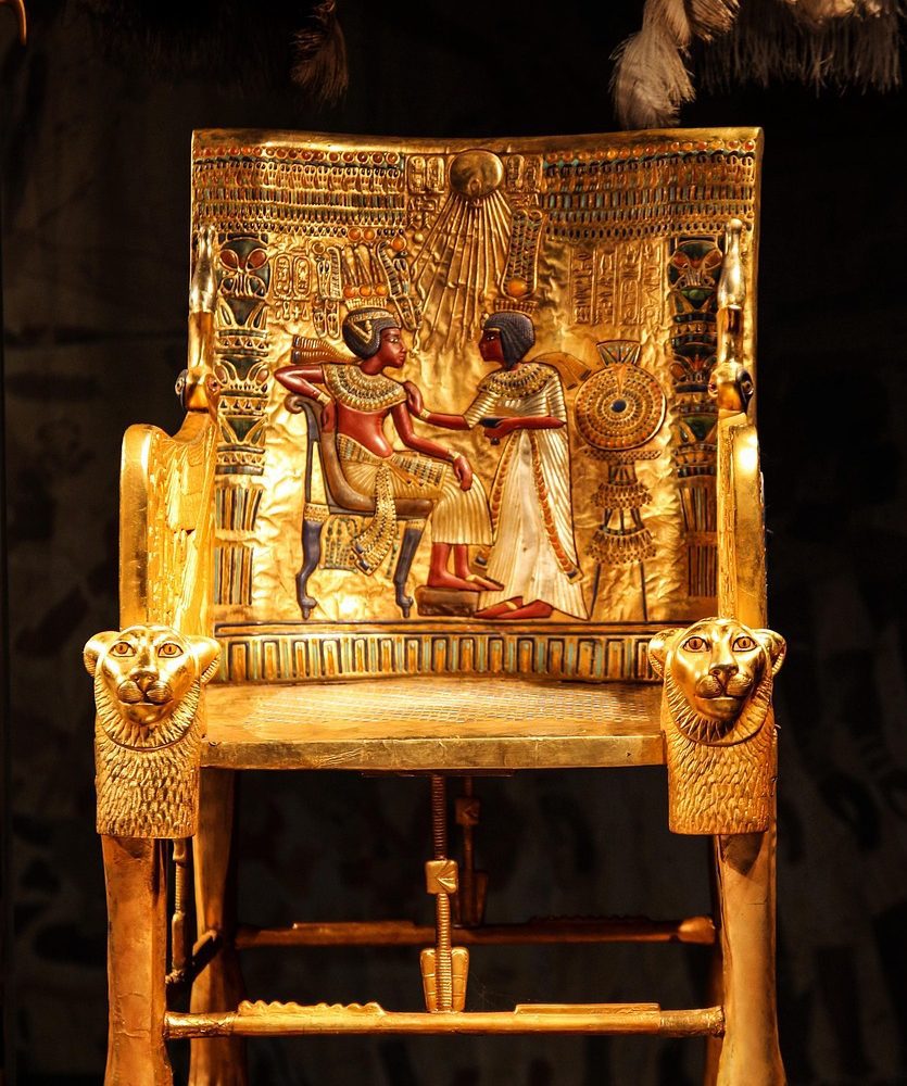 Excursión a El Cairo y Guiza desde Makadi en 2 Días: Trono del Rey, ejemplo de la majestuosidad y el lujo de la realeza del Antiguo Egipto en el Museo Egipcio.