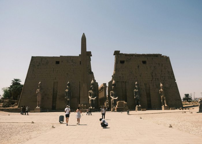 Viaje a Egipto 10 Días: Explora el Templo de Luxor en la Ruta de la Sagrada Familia, historia y cultura faraónica