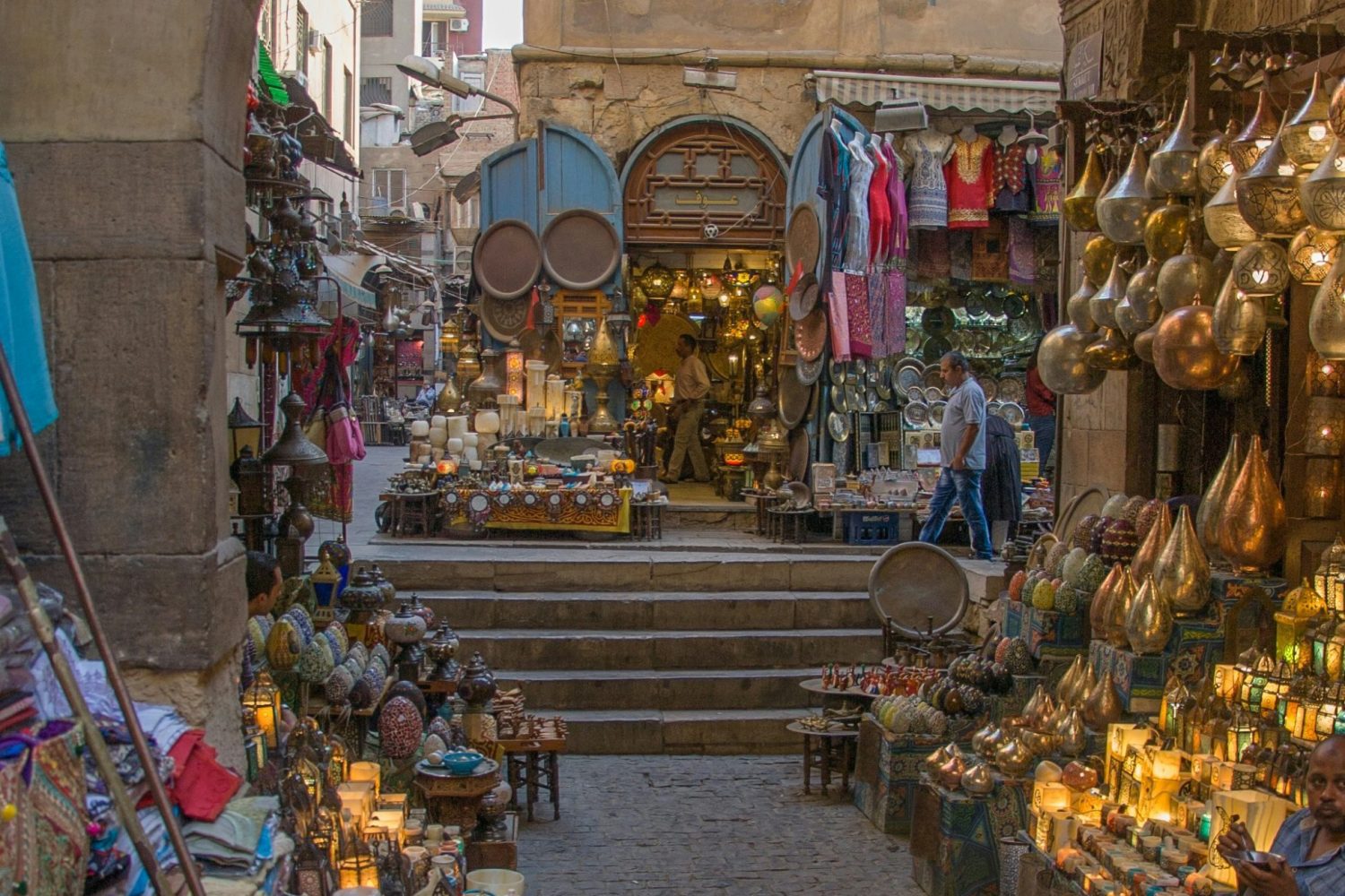 Tour a El Cairo desde El Gouna 2 Días – Calle principal del Bazar Khan El Khalili en El Cairo