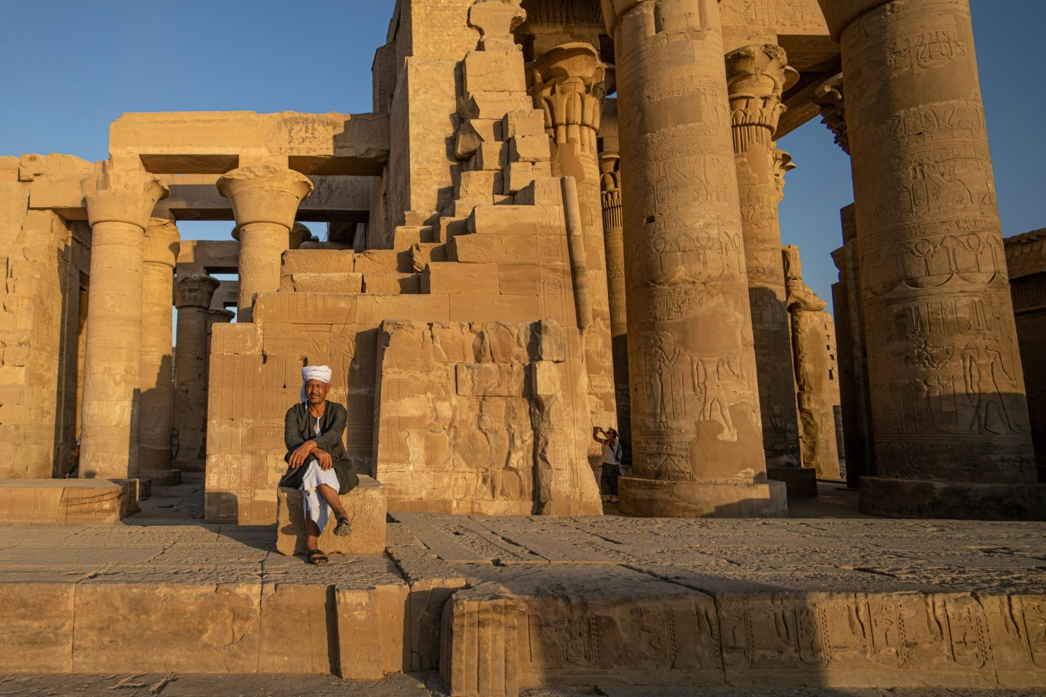 Viaje a Egipto por 9 Días: Templo de Kom Ombo en Asuán, Crucero por el Nilo