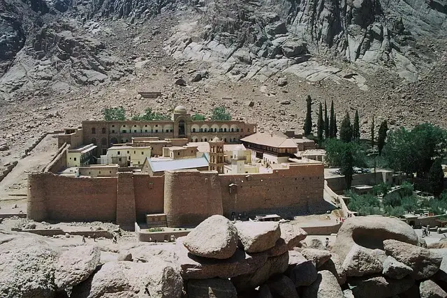 El Monasterio de Santa Catalina en el Sinaí, santuario milenario y centro de espiritualidad cristiana en Egipto.