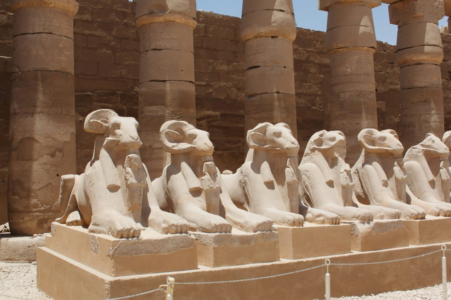 crucero por el nilo del lujo MS Terramar Experiencia Inolvidable visitando el Templo de Karnak en Luxor, con guía en español y lujo a bordo del Nilo