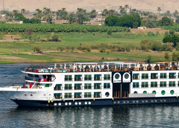 Crucero de Gran Lujo por el Nilo MS MayFlower navegando por el Nilo