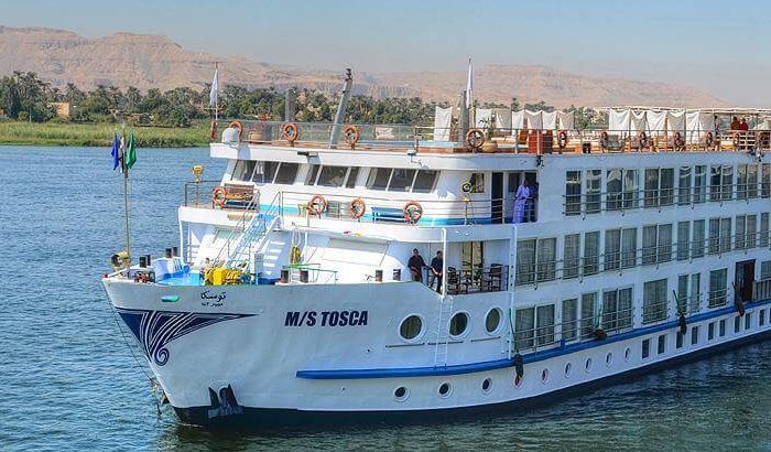 Crucero por el Nilo de Lujo MS River Tosca navegando por el río Nilo con vistas panorámicas