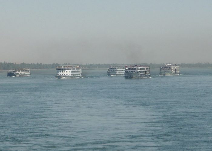 Crucero por el Nilo MS Salima navegando entre Luxor y Asuán, Egipto