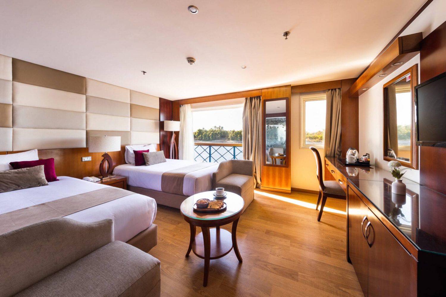 Crucero por el Nilo de Esmeralda: Habitación twin elegante con vistas panorámicas del Nilo