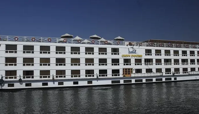 Crucero por el Nilo Iberotel Crown Empress navegando por el río Nilo con vistas panorámicas y experiencia clásica de lujo