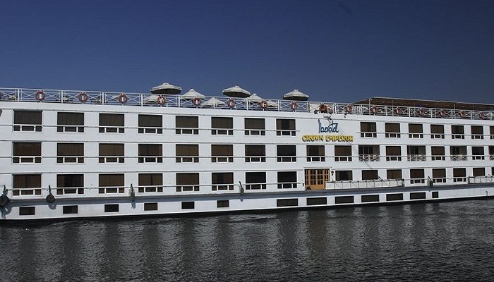 Crucero por el Nilo Iberotel Crown Emperor navegando por el río Nilo entre Luxor y Asuán