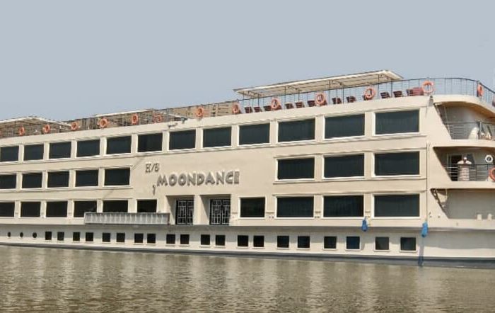 Crucero por el Nilo Moon Dance navegando por el río Nilo