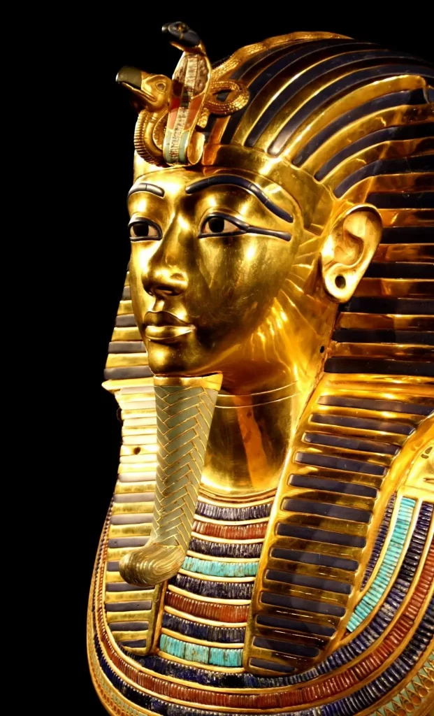 Formulario de reserva de viaje en Egipto con detalles del tour, fecha, precio y contacto directo