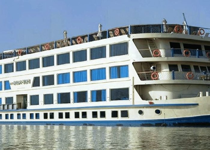 Crucero por el Nilo HS Kon Tiki navegando por el río Nilo en el Alto Egipto