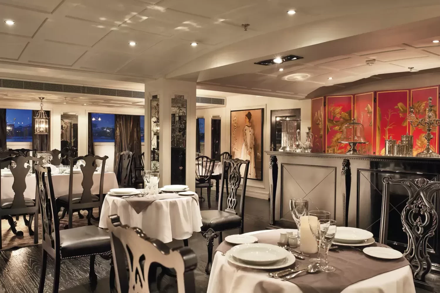 Crucero por el Nilo MS MayFair de Gran Lujo restaurante a bordo con gastronomía internacional