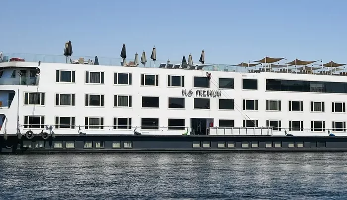 Crucero por el Nilo Nile Premium: Navegando por el Nilo con vistas panorámicas del Alto Egipto