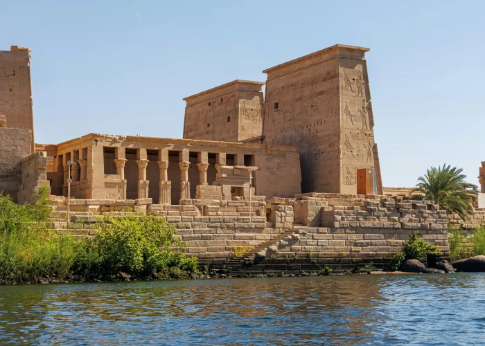 Templo de Philae en Asuán durante un viaje a Egipto 11 días con Pirámides, crucero por el Nilo y playas del Mar Rojo
