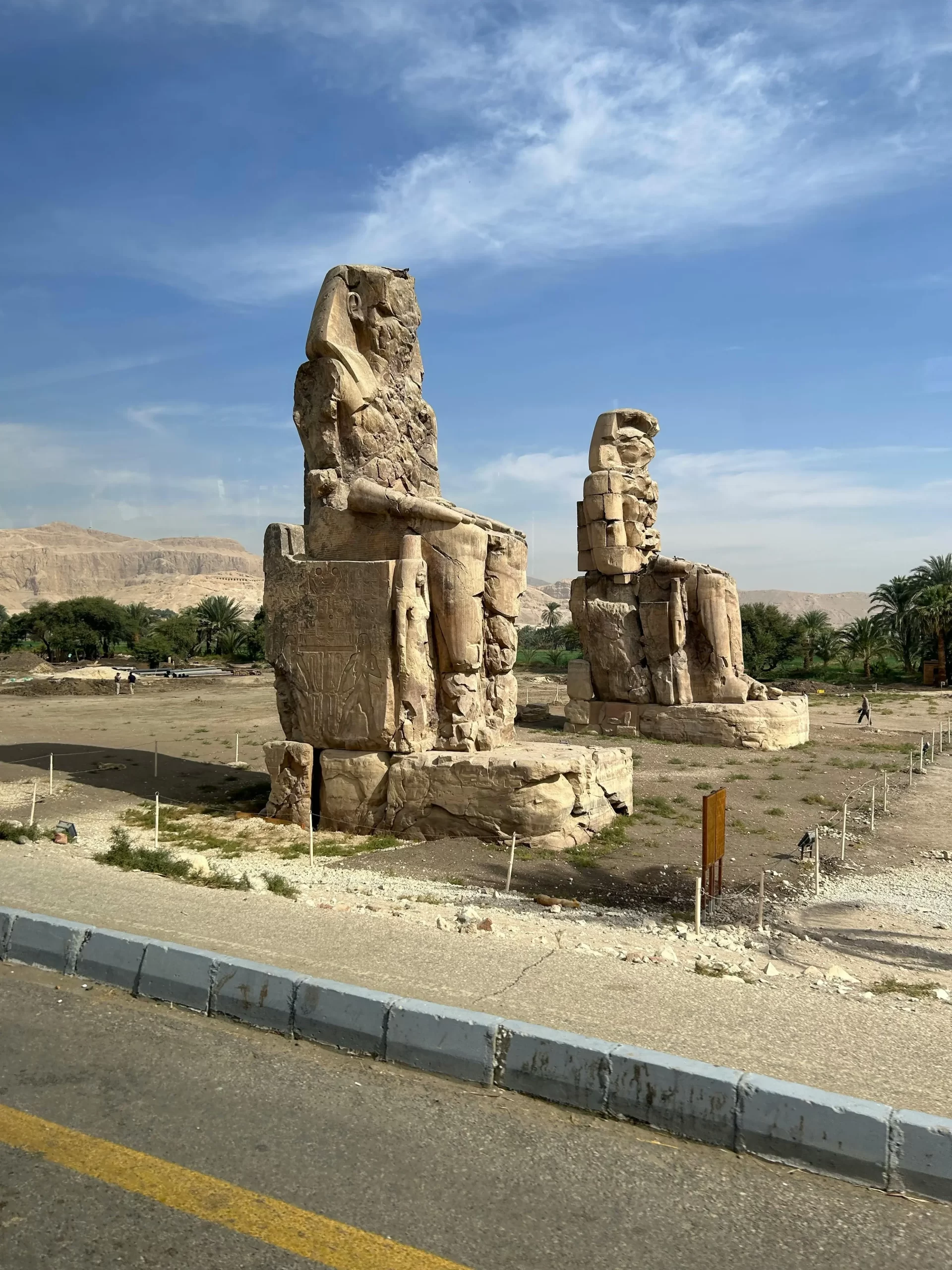 Los Colosos de Memnon: Imponentes estatuas de Amenofis III en Luxor
