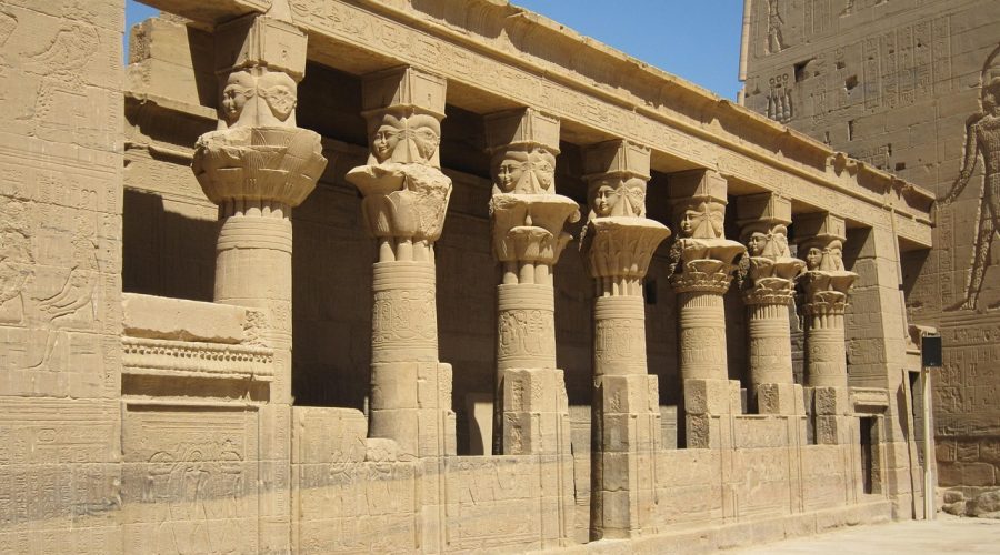 Fachada del Templo de Abidos en Egipto, uno de los templos más sagrados dedicados a Osiris