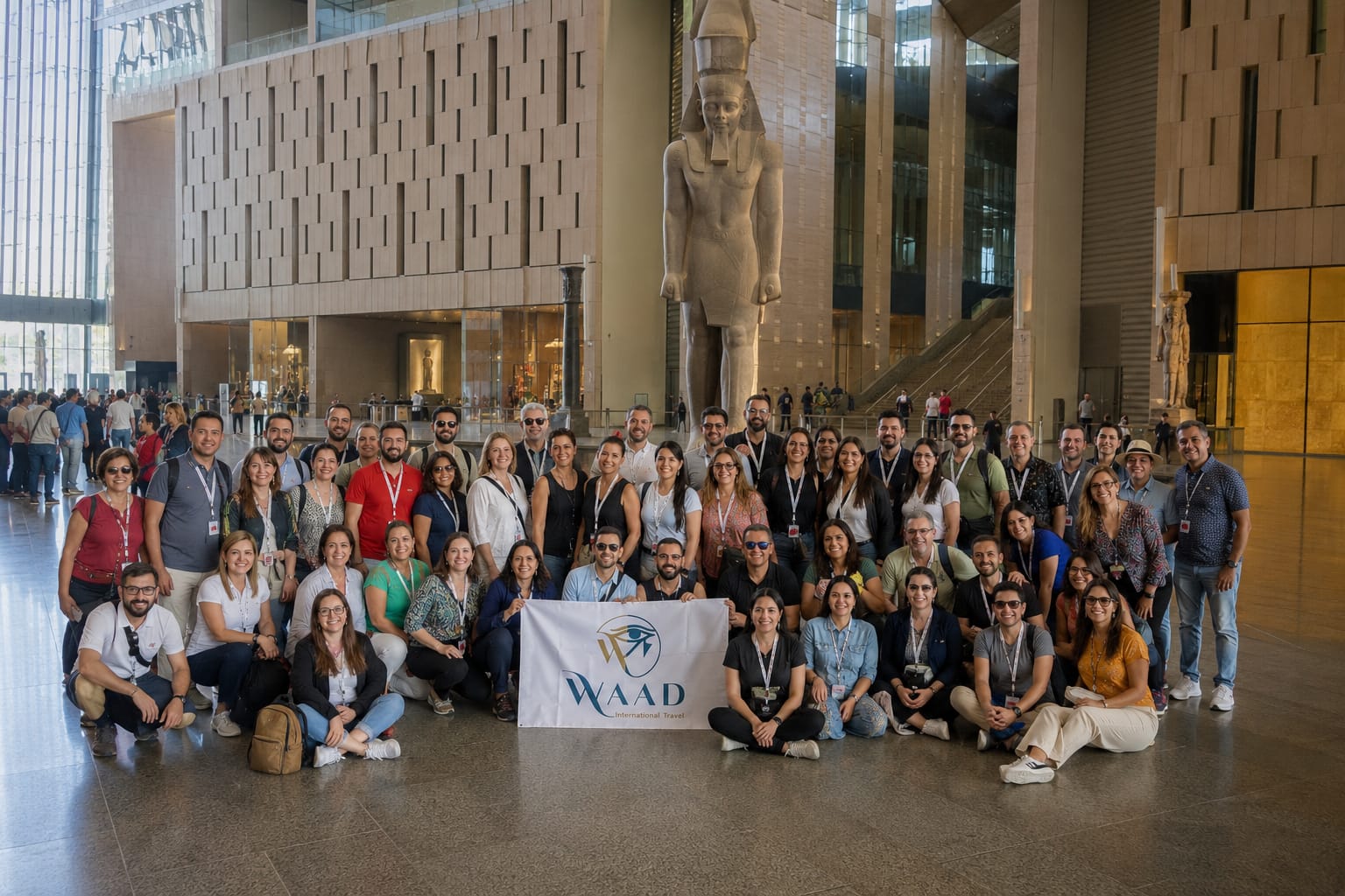 Gran Museo Egipcio (GEM) cerca de las Pirámides de Guiza durante un viaje a Egipto con WAAD International Travel y tours en español.