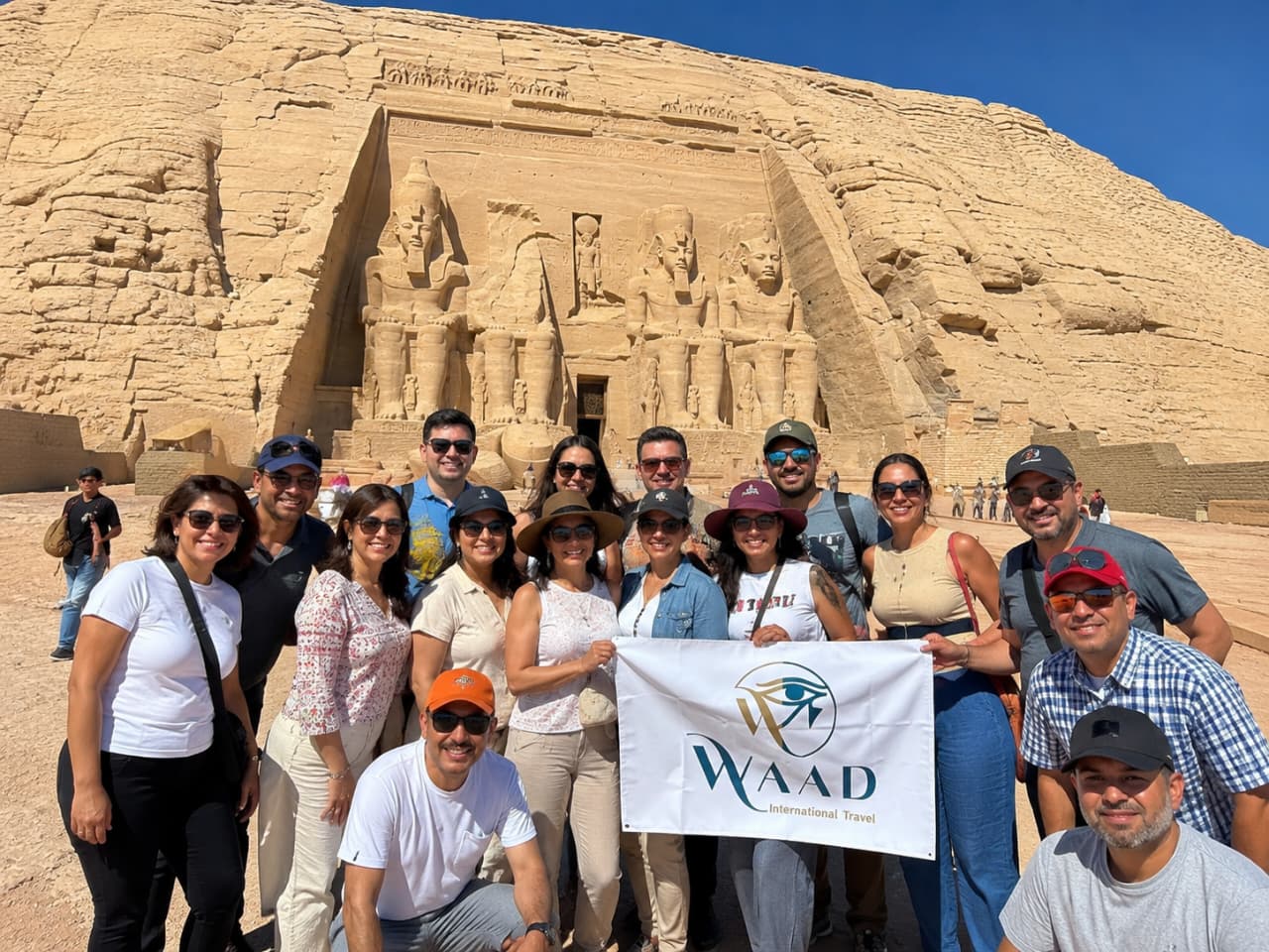 Templo de Abu Simbel en Asuán durante un viaje a Egipto con WAAD International Travel, tours privados, cruceros por el Nilo y paquetes todo incluido.